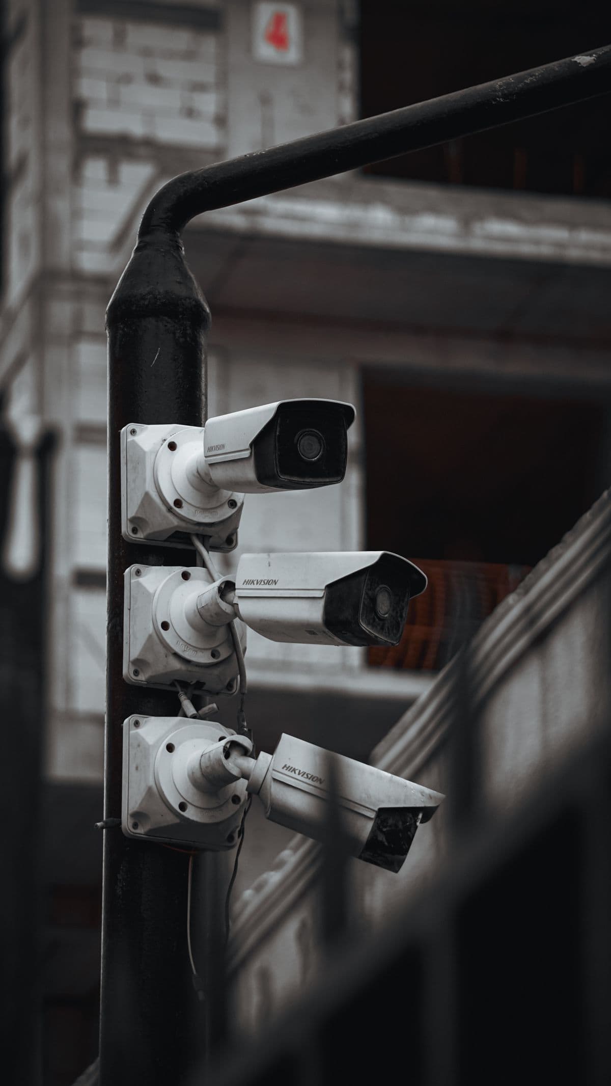 Cámaras de seguridad montadas en un poste
